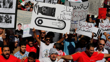الأردن: الأجهزة الأمنية تفض اعتصامًا يطالب بإسقاط اتفاقية الغاز مع الكيان الصهيوني
