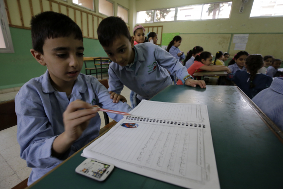 سياسات الفساد والتهديد تطيح بحقوق الأساتذة 