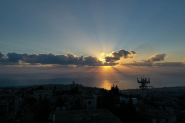 الشمس لن تغيب في بلد الأرز