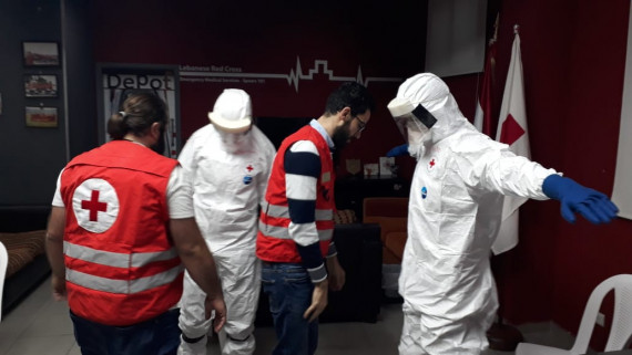 والدة مسعف في الصليب الأحمر اللبناني تستنكر الاستخفاف بحقّ المسعفين: عيب...
